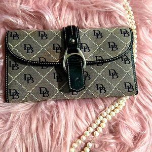 Lovely Authentic Vintage Dooney & Bourke Woman’s Wallet Quilted Canvas & Leather